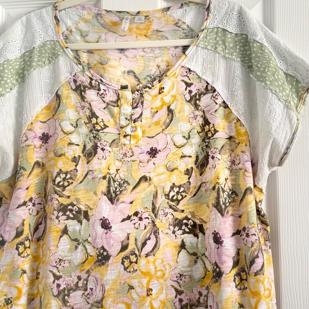 🌼 Cato Mixed Media Floral Top Tee Size XL - Picture 4 of 7